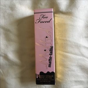 Too Faced Matte-tallic Liquid Lipstick 💝